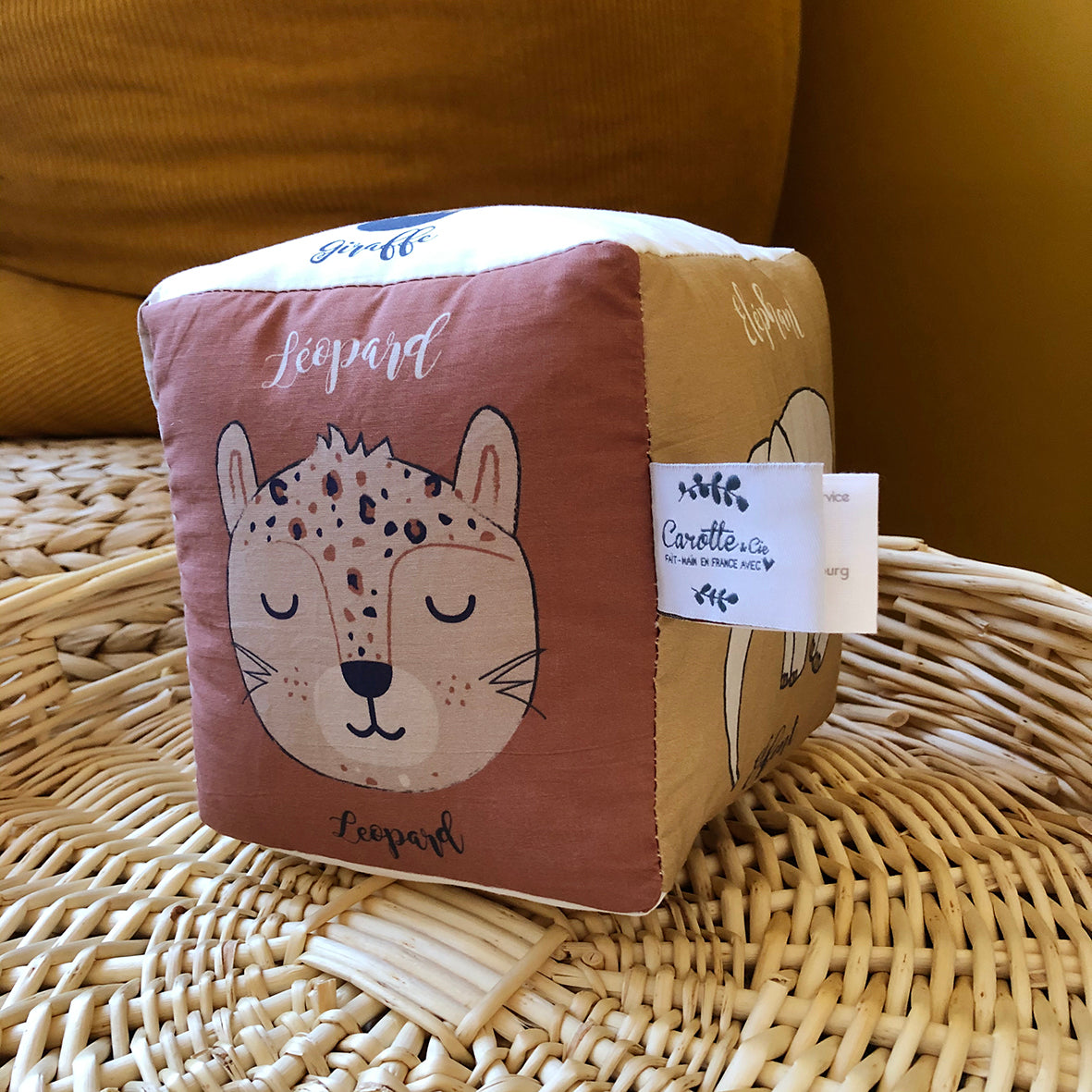 CUBE D’EVEIL ANIMAUX DE LA SAVANE - CUBE D’EVEIL - CAROTTE & CIE