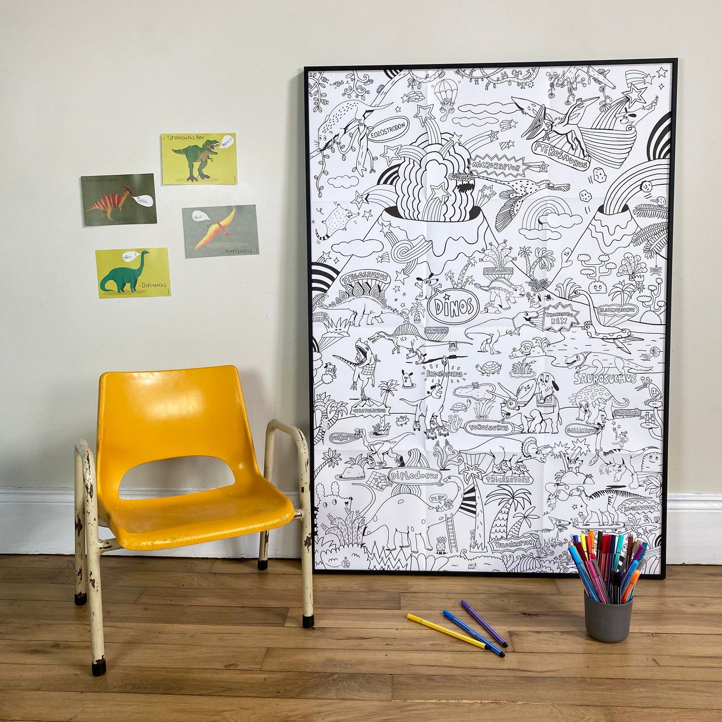 POSTER GEANT A COLORIER DINOWORLD - COLORIAGES - PIROUETTE CACAHOUETE
