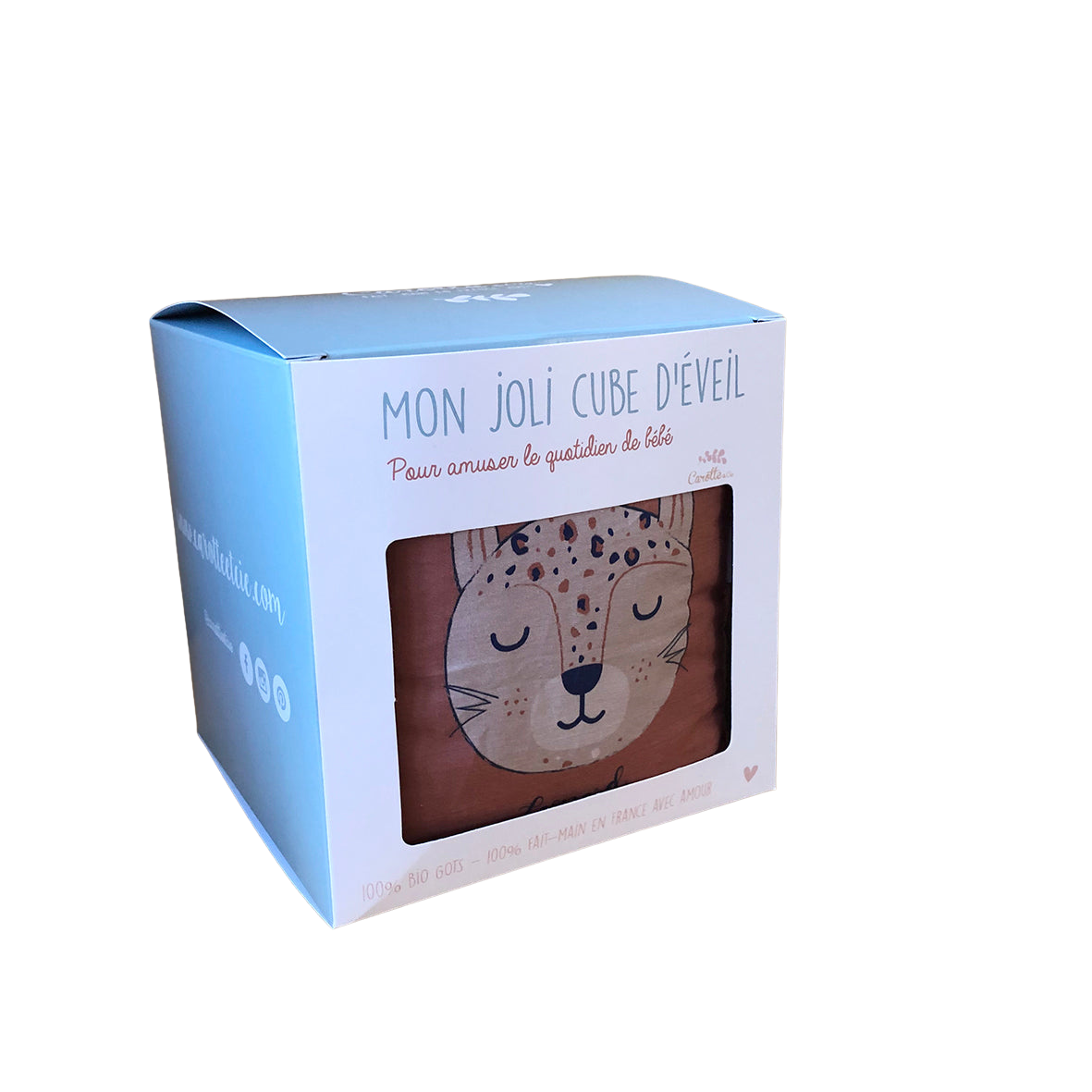 boite cadeau cube eveil bebe pour une jolie idee cadeau de naissance