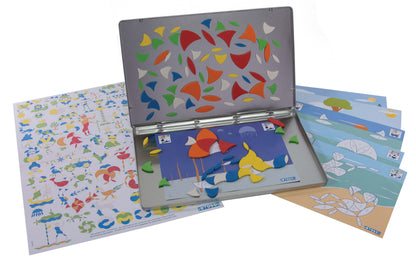 boite ouverte et composition du jeu magnétique de voyage pour enfant à partir de 6 ans. Magnets en 6 couleurs, modèles et décors