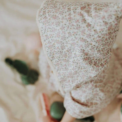 détails de la capuche d'un poncho de bain pour fille de 2 ans