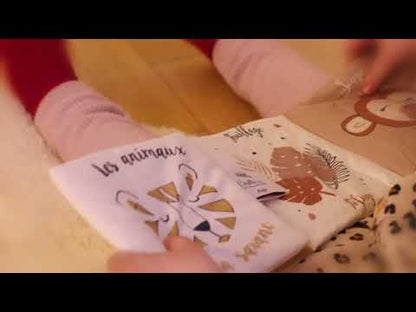 video livre eveil bébé en tissu autour des animaux de la savane
